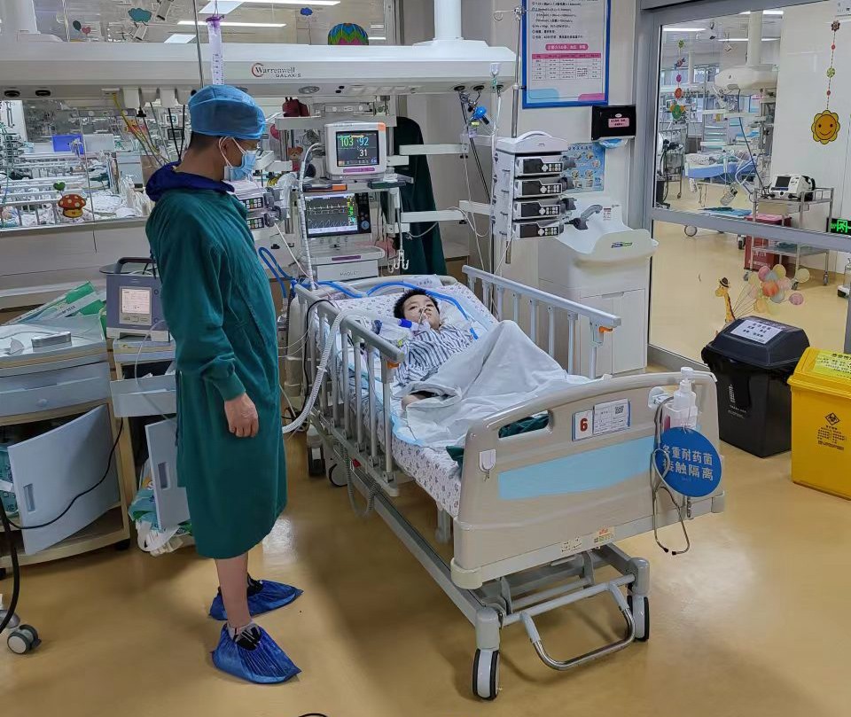 玉龙跨省救护车出租公司