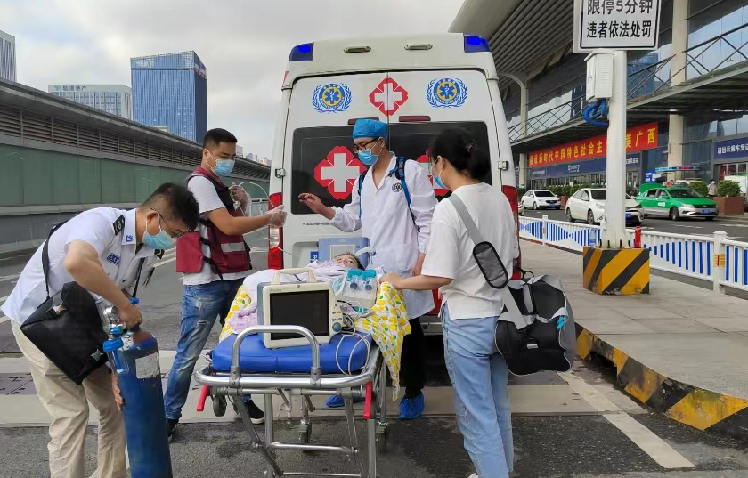 玉龙救护车出租公司